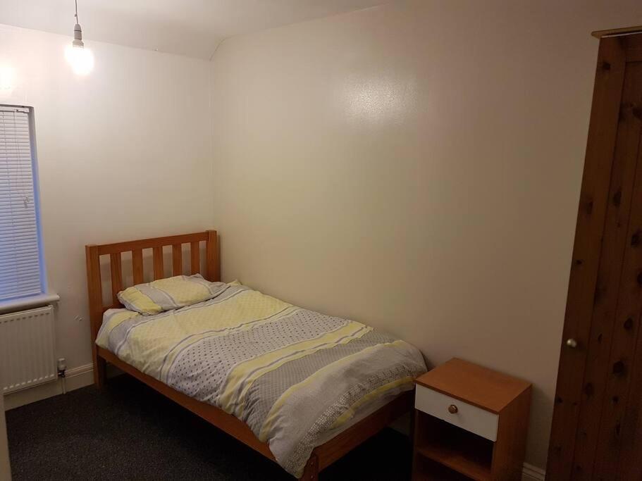 Two Bedroom Maisonette Close Towarwick Uni Coventry Kültér fotó